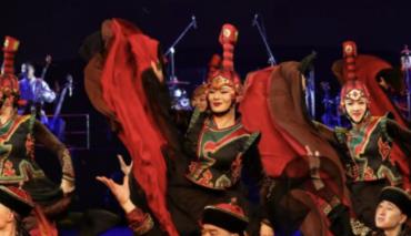 На праздничном концерте середины осени выступили артисты из китайской Внутренней Монголии